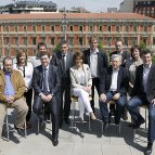 De izquierda a derecha: Pedro Egea (Iniciativa por Navarra), José Miguel Nuin (Izquierda-Ezkerra), Nieves Ciprés (Derecha Navarra y Española), Roberto Jiménez (PSN), Fermín Les (RCN-NOK), José Andrés Burguete (CDN), Yolanda Barcina (UPN), Maiorga Ramirez